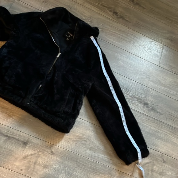 Thick Jacket, in EUC, size large - Picture 7 of 11